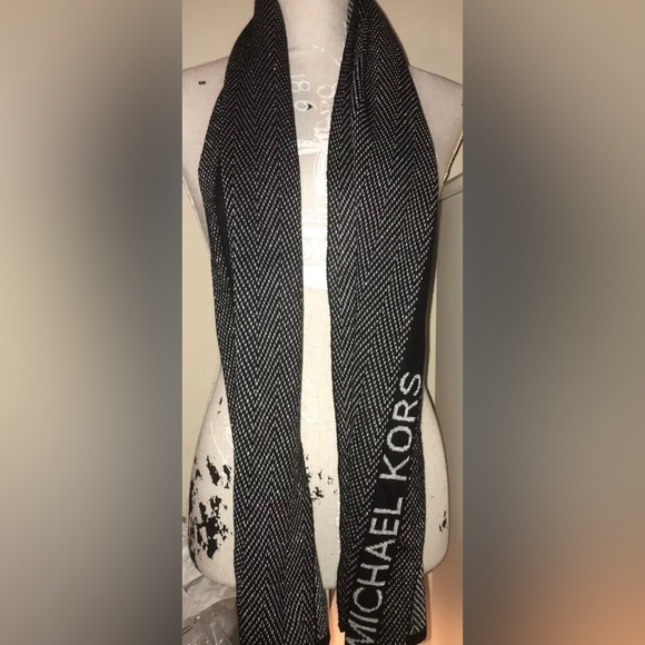 NEW Michael Kors Black Silver Metallic Herringbone Scarf O/S - Picture 10 of 11